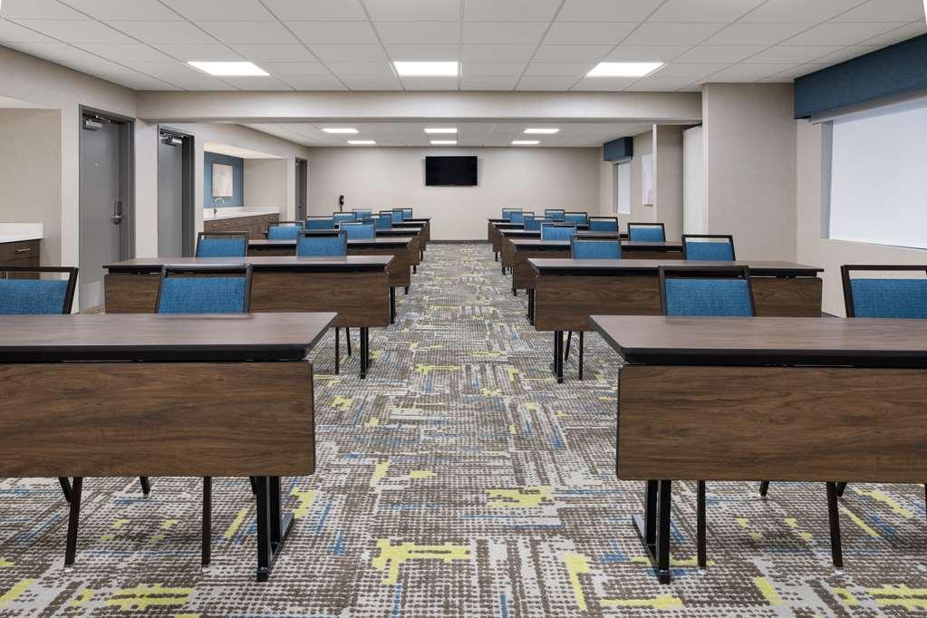 Hampton Cleveland-airport/tiedeman Road Hotel 3*
