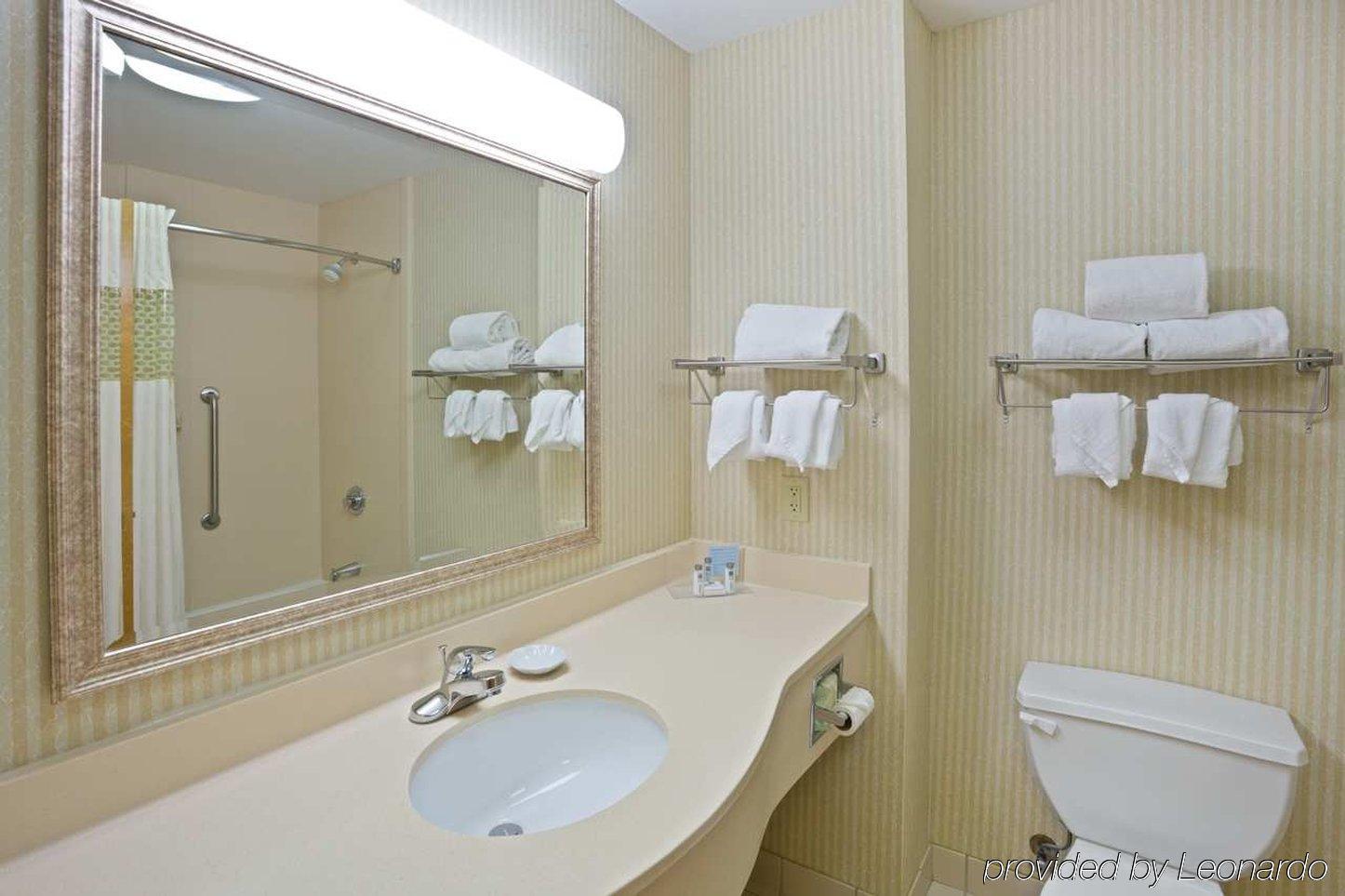 Hampton Cleveland-airport/tiedeman Road Hotel Brooklyn