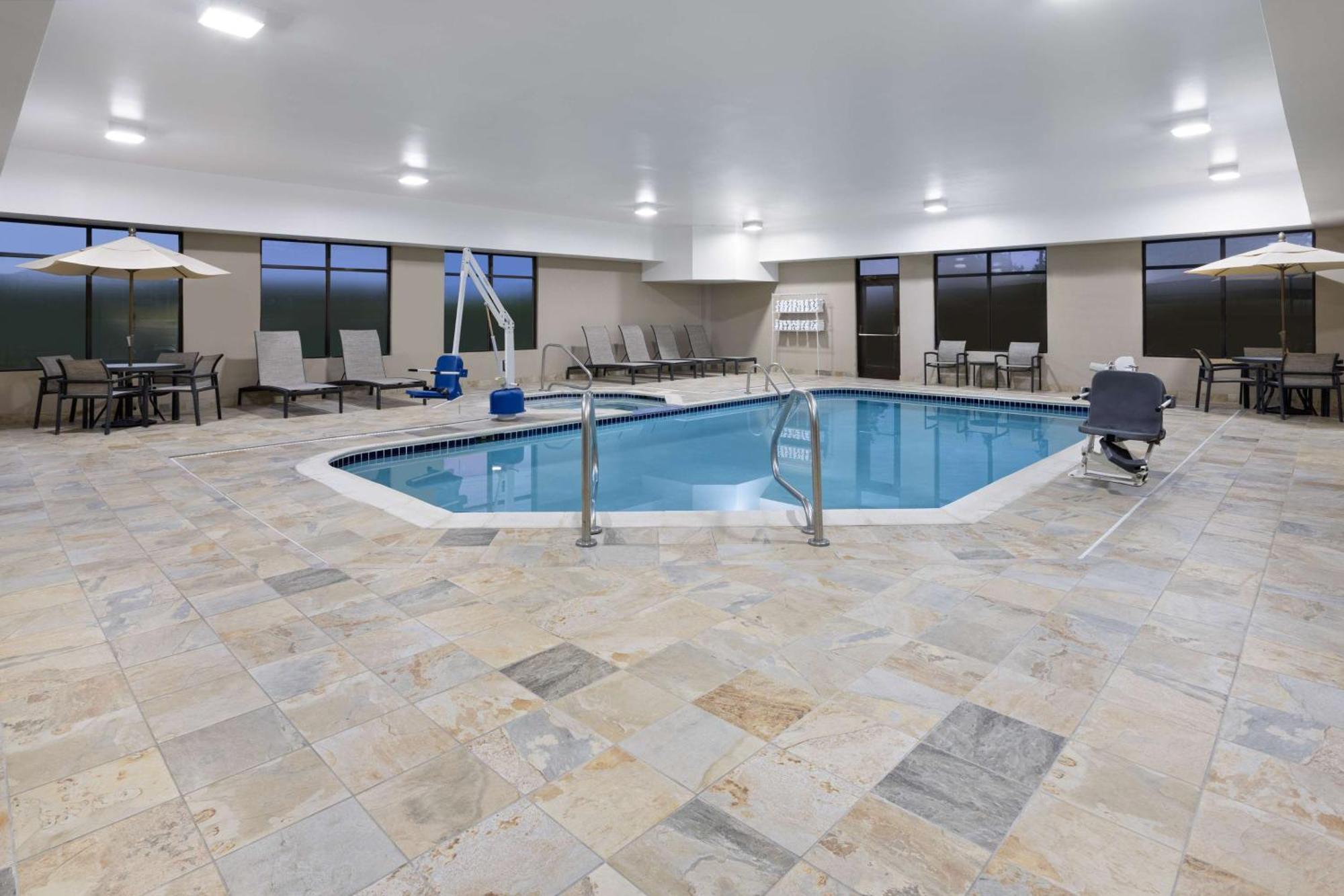 Hampton Cleveland-airport/tiedeman Road Hotel Brooklyn